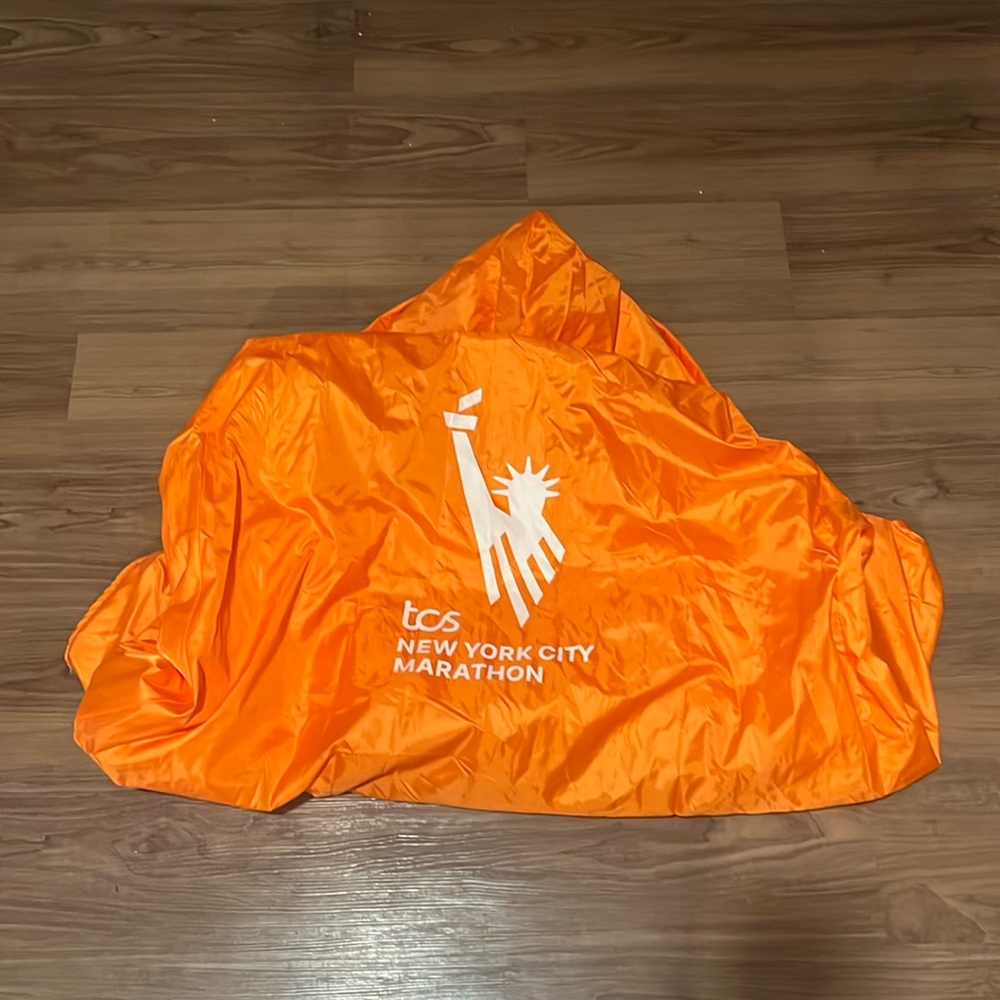 Nyc marathon finisher cape 2023